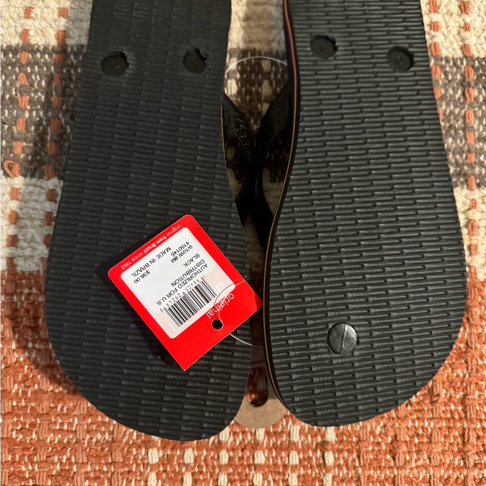 Havaianas Black and White Sandals - Picture 2 of 3